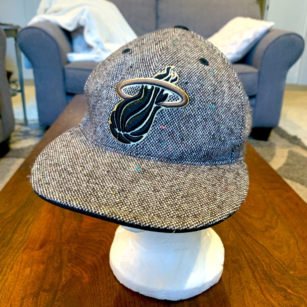 Adidas Wool Tweed Miami Heat NBA Basketbal Fitted Hat 7 3/8